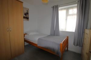 a small bedroom with a bed and a window at Saddlebrook 284 in Warden