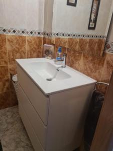 Ένα μπάνιο στο Appartement charmant rénové à neuf à El Grao di Castellon de la plana
