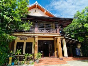 a building with a balcony on top of it at Maison Vongprachan Classic in Luang Prabang