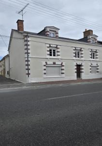 a white building on the side of a street at L'appartement en bord de Loire de Quentin & Manon in Sully-sur-Loire