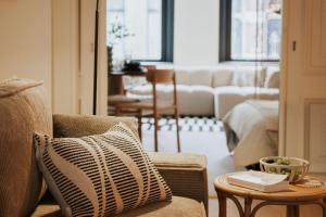 Posezení v ubytování Naest - Authentic Escapes City House Nijmegen + 84 fotografií