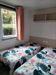 Postel nebo postele na pokoji v ubytování Mobil-home haut standing - Séjour idéal entre Lac & Océan !