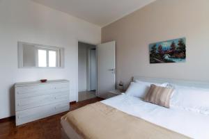 Ένα ή περισσότερα κρεβάτια σε δωμάτιο στο Beyond Como by Quokka 360 - flat 10 minutes from the centre of Como