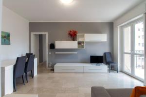 Χώρος καθιστικού στο Beyond Como by Quokka 360 - flat 10 minutes from the centre of Como