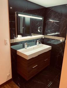 Ένα μπάνιο στο Maison spacieuse au calme +6 φωτογραφίες