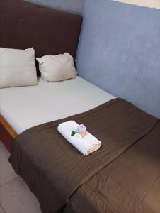 Postel nebo postele na pokoji v ubytování GAT Travellers Hotel