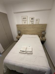a bedroom with a bed with two towels on it at Hermoso departamento, excelente ubicación. in Salta