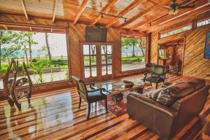 
The lounge or bar area at Tambor Tropical Beach Resort
