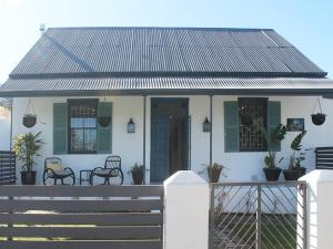 Un balcon sau o terasă la B's Cottage Swellendam