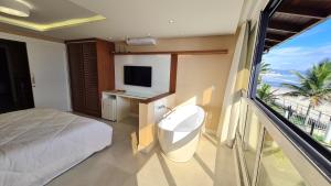 Μια τηλεόραση ή/και κέντρο ψυχαγωγίας στο Residencial Perequê - Frente Mar com Conforto Acústico