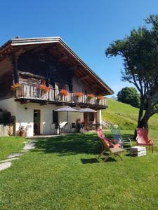 Κήπος έξω από το Aux fermes de la Croix, Maison d'hôtes, Spa