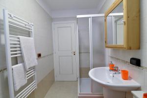 Koupelna v ubytování Affittacamere A Pochi Passi + 11 fotografií