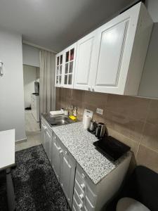 Una cocina o cocineta en Golding Lux