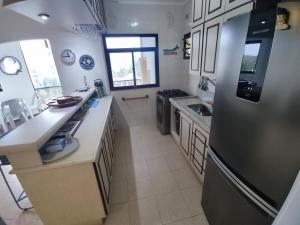 Køkken eller tekøkken på Apto 301 - Lindo, Espaçoso, 100m da Praia - Condomínio, piscina, churrasqueiras, quadras + 30 billeder