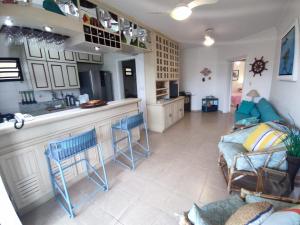 Køkken eller tekøkken på Apto 301 - Lindo, Espaçoso, 100m da Praia - Condomínio, piscina, churrasqueiras, quadras