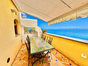 Γενική θέα στη θάλασσα ή θέα στη θάλασσα από  αυτό το διαμέρισμα