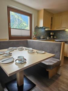 Kuchyň nebo kuchyňský kout v ubytování Haus Wiesenheim FW Ötztal + 31 fotografií