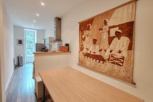 Η κουζίνα ή μικρή κουζίνα στο Bright apartment with private beach access
