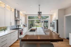 Η κουζίνα ή μικρή κουζίνα στο Secret Garden Retreat In Park Hill