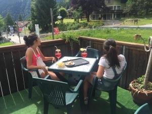 Majutusasutuse Hotel Tosa külastajad