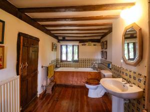 Koupelna v ubytování Keirs Cottage + 40 fotografií