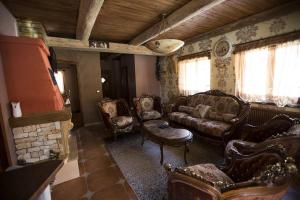 Fotografia z galérie ubytovania Villa Medici Vendégház v destinácii Kiskőrös + 37 fotografií