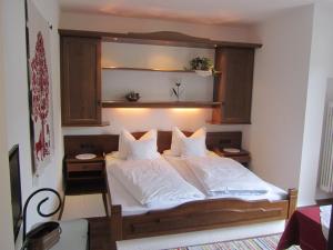 Ένα ή περισσότερα κρεβάτια σε δωμάτιο στο Landhaus Sailer