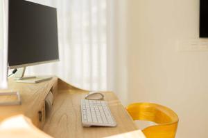 TV a/nebo společenská místnost v ubytování One Residences - 2 bedroom penthouse with jacuzzi and panoramic view + 37 fotografií