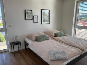 Postel nebo postele na pokoji v ubytování Zum See 1