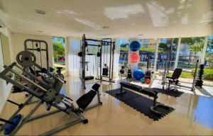 a fitness room with a gym with tread machines at Nautilus Apto Beiramar Churrasqueira Piscina Beto Carrero in Penha