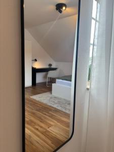 Katil atau katil-katil dalam bilik di Modern room Osloß