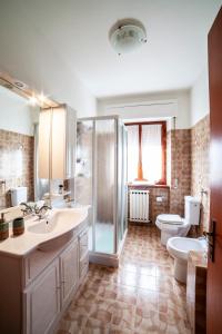 Koupelna v ubytování Casa Rina + 17 fotografií