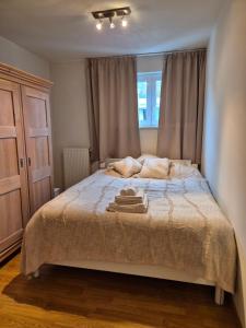 a bedroom with a bed with towels on it at Appartement aan zee Blankenberge in Blankenberge