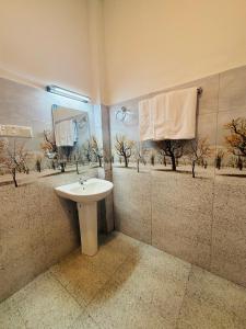 Ванная комната в Revival Beach Resort +34 фотографии