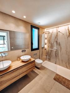 a bathroom with two sinks and a shower at Fee4me Exclusive Villa with Pool and Parking in Mutxamel
