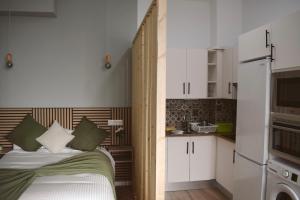 a small bedroom with a bed and a kitchen at Brisa del Mar in Tacoronte