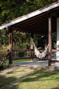 a hammock in a pavilion in a park at White cabin - Casa de Campo em Gonçalves - MG in Gonçalves