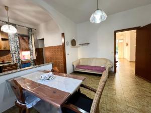 Ένα ή περισσότερα κρεβάτια σε δωμάτιο στο Sa Domo de Pedru