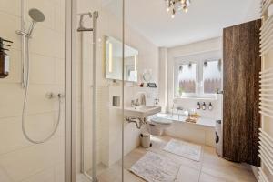 Koupelna v ubytování Retreat Living Bensheim - Sauna - Garten - Parkplatz + 22 fotografií