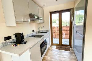 a kitchen with a sink and a counter top at Stylish Stratford upon Avon Stay - Gated Parking - Sleeps 6 in Stratford-upon-Avon
