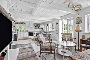 Una cocina o cocineta en 3672-Nexo-Rorvej-7