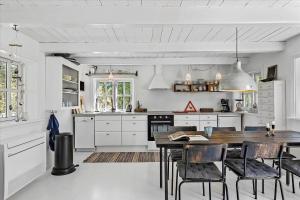 Una cocina o cocineta en 3672-Nexo-Rorvej-7