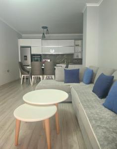 Η κουζίνα ή μικρή κουζίνα στο Mary's luxury apartment Pogradec 1