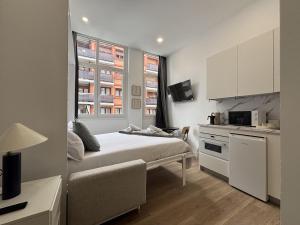 a small room with a bed and a kitchen at Gabika Apartment 2 in Bilbao