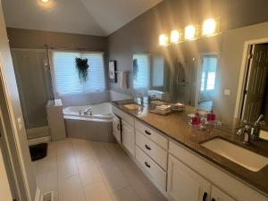 Fotografie z fotogalerie ubytování Luxury Home! Walking distance to golf! v destinaci Omaha + 9 fotografií