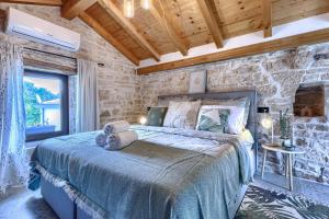 Ένα ή περισσότερα κρεβάτια σε δωμάτιο στο Villa Olea +41 φωτογραφίες