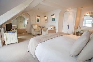 Gallery image of The Bay Rooms at Glenisle Hotel in Lamlash +12 photos