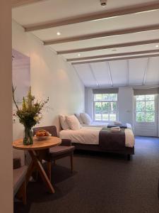 Giường trong phòng chung tại Aparthotel Landgoed Culitsrode +44 ảnh