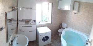 Koupelna v ubytování Mislav Apartment