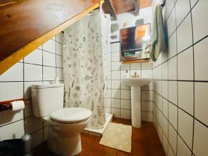 Koupelna v ubytování Casa Rural Furuco + 8 fotografií